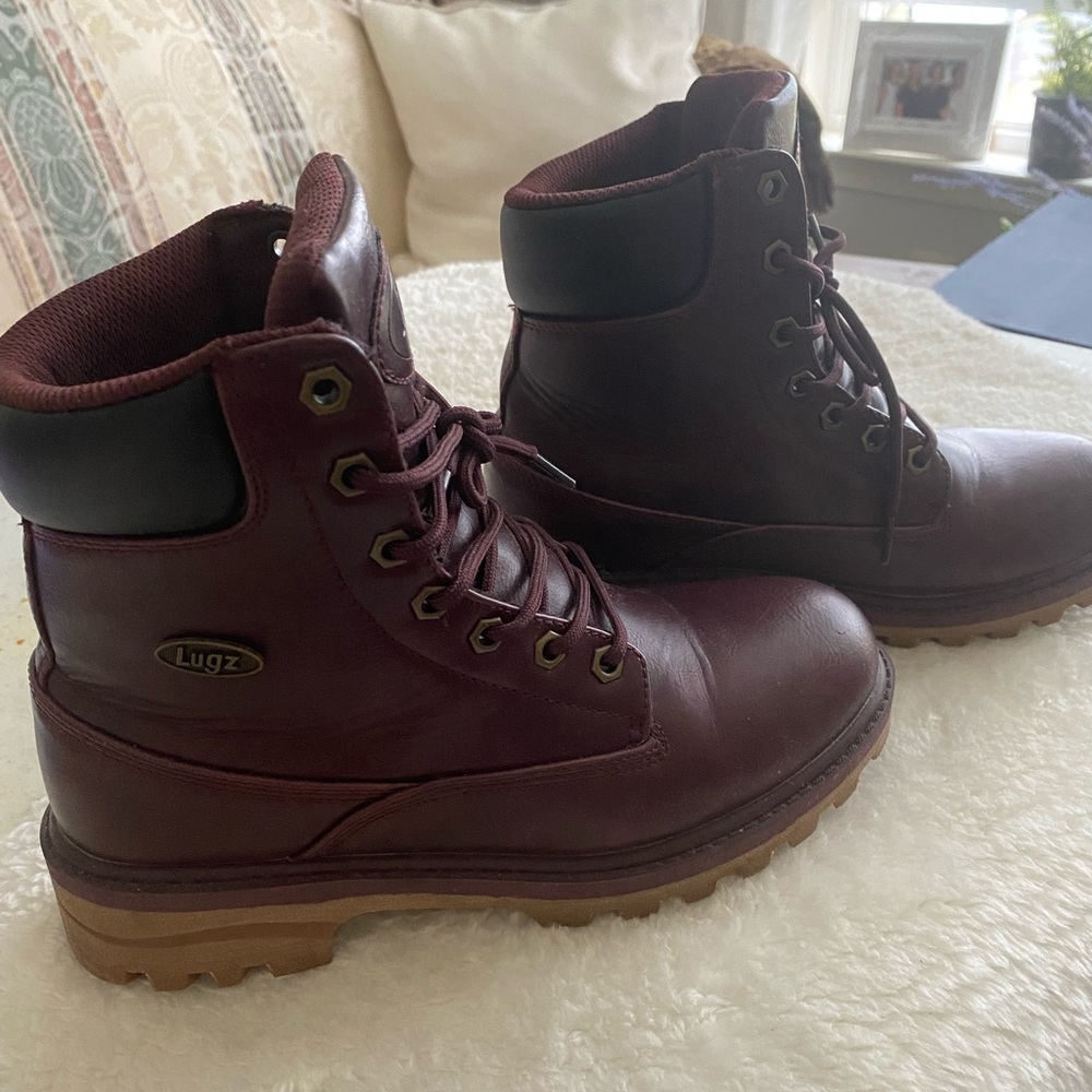 Size 8 Women’s Lugz boots